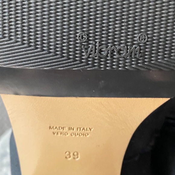 Like new Le Pepe Knee high suede boots!Charcoal 💕 - Picture 3 of 8